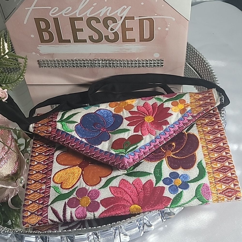 Bag Embroidered  Artisanal Hand made Multicolor